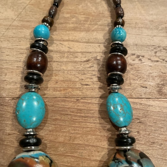 Women’s Turquoise Beaded Statement Necklace Silver Floral Clasp - Picture 4 of 8